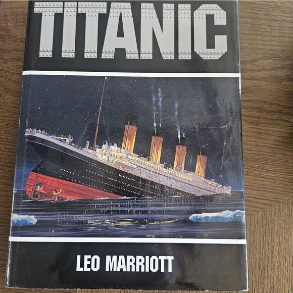 Titanic Book - Picture 1 of 6